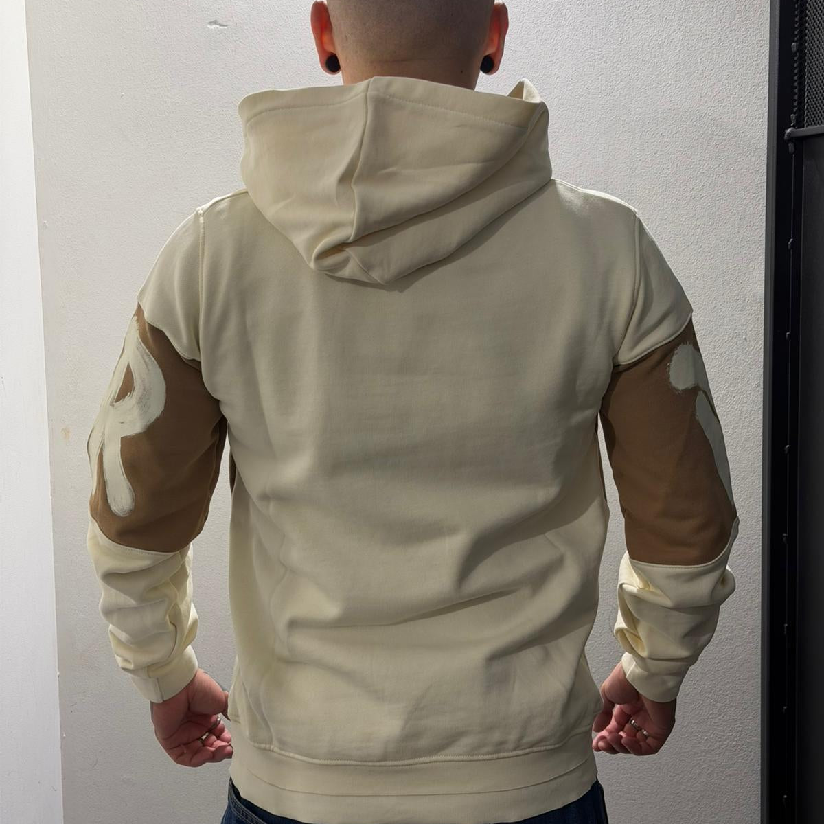 maglia uomo con cappuccio in felpa maxi stampa disclaimer